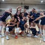 Le pumine festeggiano la vittoria contro il Bellusco (ph. ufficio stampa Mondovì Volley)