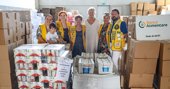 Il Lions Club Storici, Artisti e Presepisti d'Asti sostiene il Banco Alimentare donando 2 tonnellate di cibo Il Lions Club Storici, Artisti e Presepisti d'Asti sostiene il Banco Alimentare donando 2 tonnellate di cibo