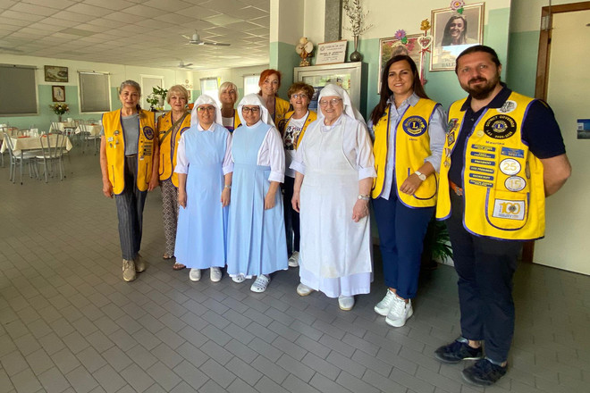 Solidarietà a Monale: i Lions in campo per la mensa sociale Solidarietà a Monale: i Lions in campo per la mensa sociale