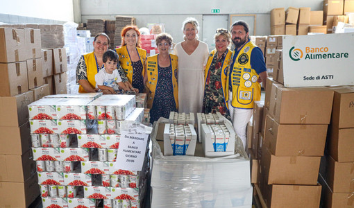 Il Lions Club Storici, Artisti e Presepisti d'Asti sostiene il Banco Alimentare donando 2 tonnellate di cibo Il Lions Club Storici, Artisti e Presepisti d'Asti sostiene il Banco Alimentare donando 2 tonnellate di cibo