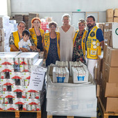 Il Lions Club Storici, Artisti e Presepisti d'Asti sostiene il Banco Alimentare donando 2 tonnellate di cibo