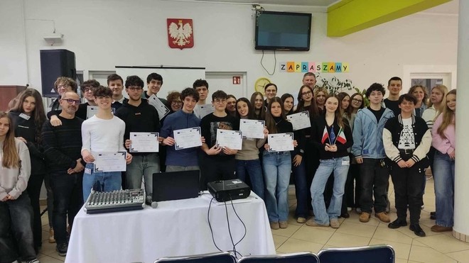 La voce... Delle scuole: proficua trasferta polacca per un gruppo di studenti del Vercelli. Il regista Piccioni incontra gli studenti dell'Artistico