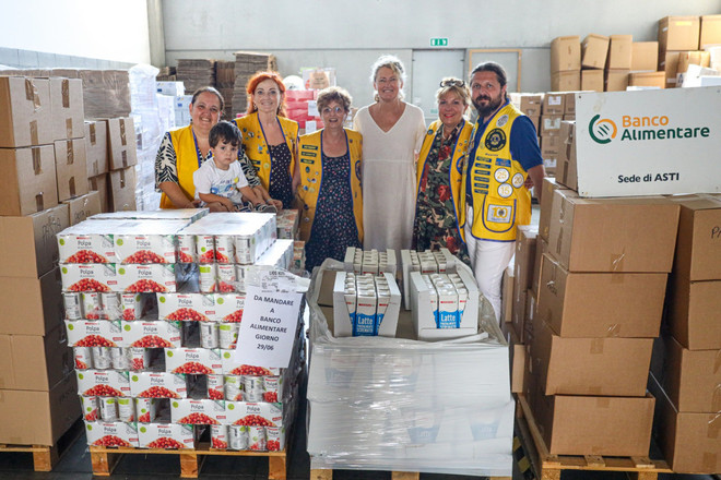 Il Lions Club Storici, Artisti e Presepisti d'Asti sostiene il Banco Alimentare donando 2 tonnellate di cibo Il Lions Club Storici, Artisti e Presepisti d'Asti sostiene il Banco Alimentare donando 2 tonnellate di cibo