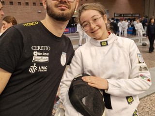 La spadista albese Castello Addura con il tecnico Mandarini La spadista albese Castello Addura con il tecnico Mandarini