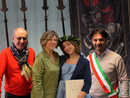 La neo dottoressa con i genitori e con il sindaco di Montechiaro La neo dottoressa con i genitori e con il sindaco di Montechiaro