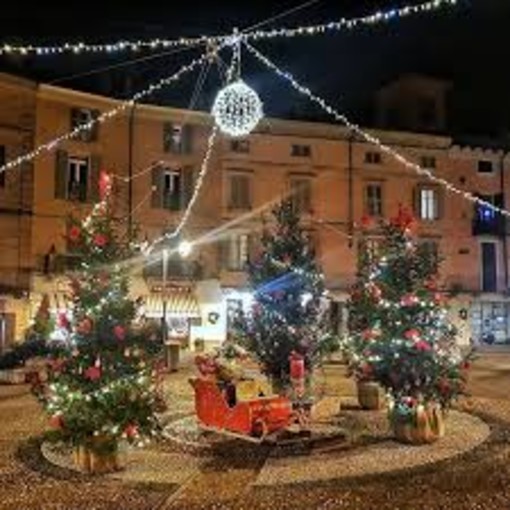 Moncalvo, luminarie natalizie in piazza