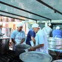 Volontari della Pro loco di Montechiaro impegnati nel corso di una precedente edizione delle Sagre (ph. Merfephoto - Efrem Zanchettin)