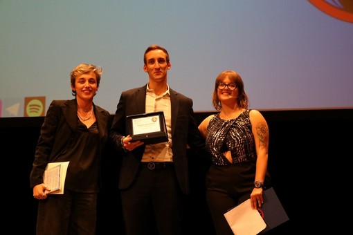 Da sx: Vittoria Briccarello per Reale Mutua, Maurizio Campia ed Elisabetta Testa, nel 2023 a Teatro Alfieri Da sx: Vittoria Briccarello per Reale Mutua, Maurizio Campia ed Elisabetta Testa, nel 2023 a Teatro Alfieri