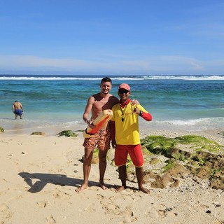 Massasso con il bagnino a Bali