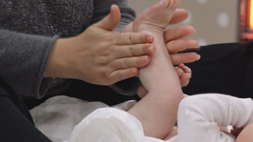 Cinque appuntamenti per massaggiare i propri bambini con il Consultorio di Asti