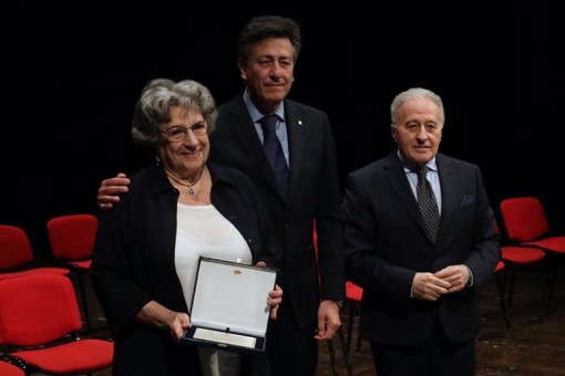 Paola Barbero, sabato scorso, con il Prefetto e il presidente dell'Ordine Lucia (Merfephoto)