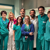 L’equipe della Ginecologia e della Sala Operatoria. Da sinistra Maurizio Di Serio (direttore Struttura complessa di Ostetricia-Ginecologia) Alessandro Bianchi (direttore Struttura complessa di Anestesia-Rianimazione) il ginecologo Andrea Villasco, Roberta Sampietro (coordinatore Day Surgery Sala Operatoria)