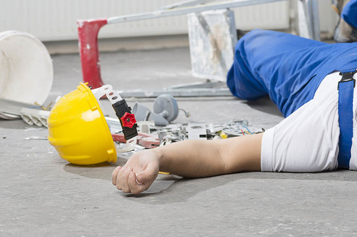 Tragedia e dati contrastanti sul fronte degli infortuni sul lavoro: 5 vittime in due giorni e un bilancio INAIL che divide