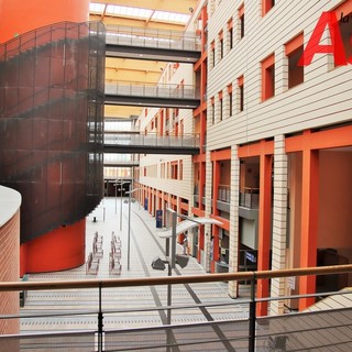Dramma questa mattina al Massaia di Asti, uomo si getta dal terzo piano della piazza interna