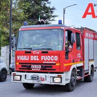 Incidente sul lavoro in corso Alessandria. Uomo incastrato tra alcuni bancali