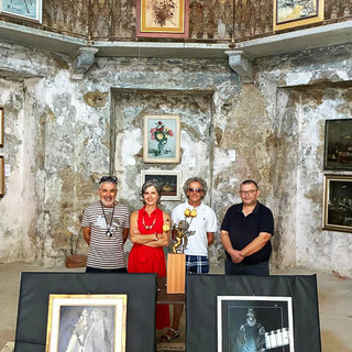 Da sinistra, Michele Formiglio, Sandra e Luigi Roseo e il parroco di Portacomaro don Luigino Trinchero.