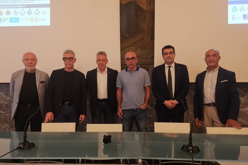 da sinistra a destra:da sinistra a destra: