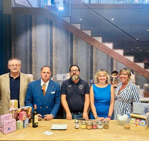 Nell'immagine, da sinistra a destra: Enzo Crucco, Gabriele Carenini, Alberto Marchetti, Simona Paniati, Silvia Izzo