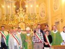 Foto di gruppo con il nuovo parroco