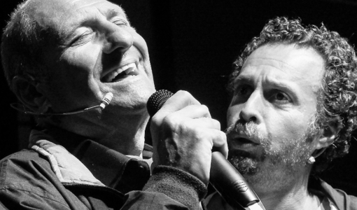 “Non ci resta che ridere” chiude la stagione di prosa al Sociale di Nizza: giovedì il trio comico-musicale con Stefano Masciarelli e Fabrizio Coniglio