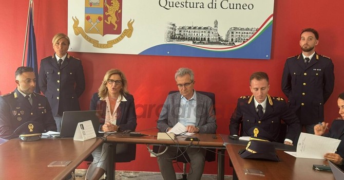 Il procuratore di Asti Biagio Mazzeo in conferenza stampa