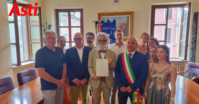 La consegna della cittadinanza (Ph J.Dem.A.)
