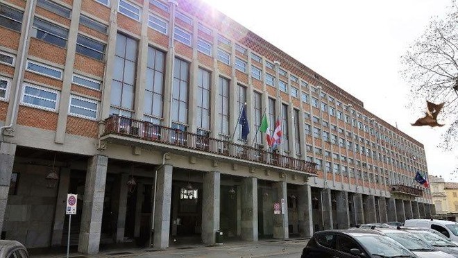 Crisi DHL a Cocconato, la Prefettura chiama le parti al tavolo: “Massima attenzione al destino dei lavoratori”