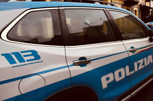 Polizia libera anziana rimasta chiusa per sbaglio in un negozio