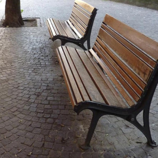 Panchine di design a rischio: Miroglio interroga il Comune