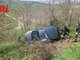 L'auto finita nella scarpata
