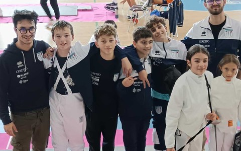 I piccoli spadisti con i tecnici Pasqua e Mandarini