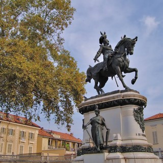 “La storia scolpita”: la Società di Studi Astesi guida la passeggiata tra i monumenti della città