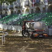 La pista innaffiata per le elevate temperature