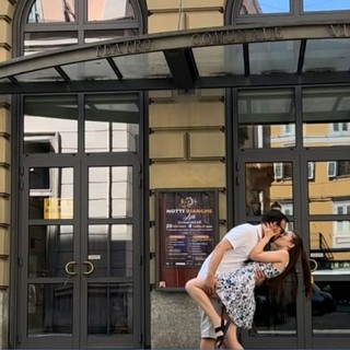 Sposi cercasi: il teatro Alfieri diventa un incrocio di fedi nuziali [VIDEO]