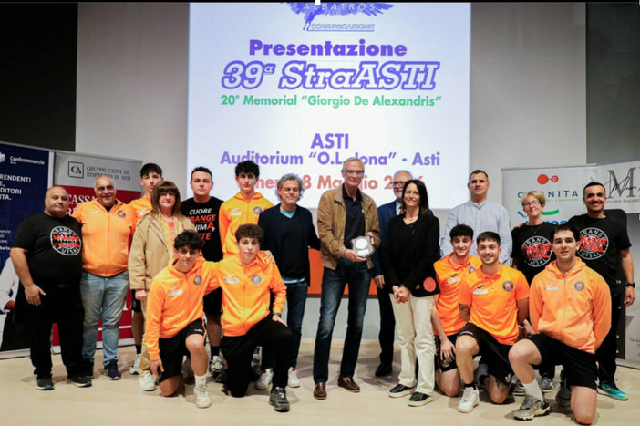 La premiazione degli Orange come Società dell'anno in occasione della presentazione della StraAsti 2026 La premiazione degli Orange come Società dell'anno in occasione della presentazione della StraAsti 2026