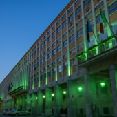 Il Palazzo del Governo si illumina di verde per la Giornata nazionale dei bambini scomparsi