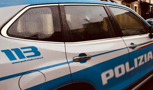Picchia un commesso per impossessarsi di un profumo: arrestato un pluripregiudicato Picchia un commesso per impossessarsi di un profumo: arrestato un pluripregiudicato