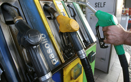 Benzina e diesel, stangata congelata per 48 ore: corsa contro il tempo per il controesodo