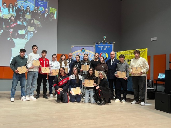 Gli studenti premiati Gli studenti premiati