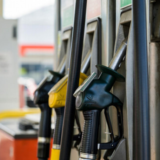 Carburanti: Federconsumatori lancia l'allarme "prezzi in salita nonostante il calo del petrolio" e chiede interventi immediati