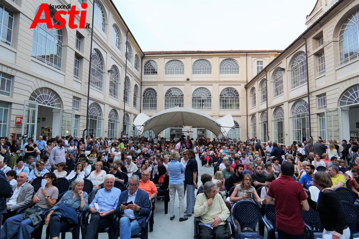 Il pubblico di uno degli appuntamenti di Passeparout 2025 Il pubblico di uno degli appuntamenti di Passeparout 2025