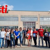 Un presidio all'esterno di Konecta l'estate scorsa Un presidio all'esterno di Konecta l'estate scorsa