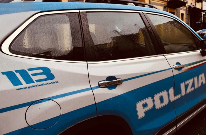 Polizia libera anziana rimasta chiusa per sbaglio in un negozio