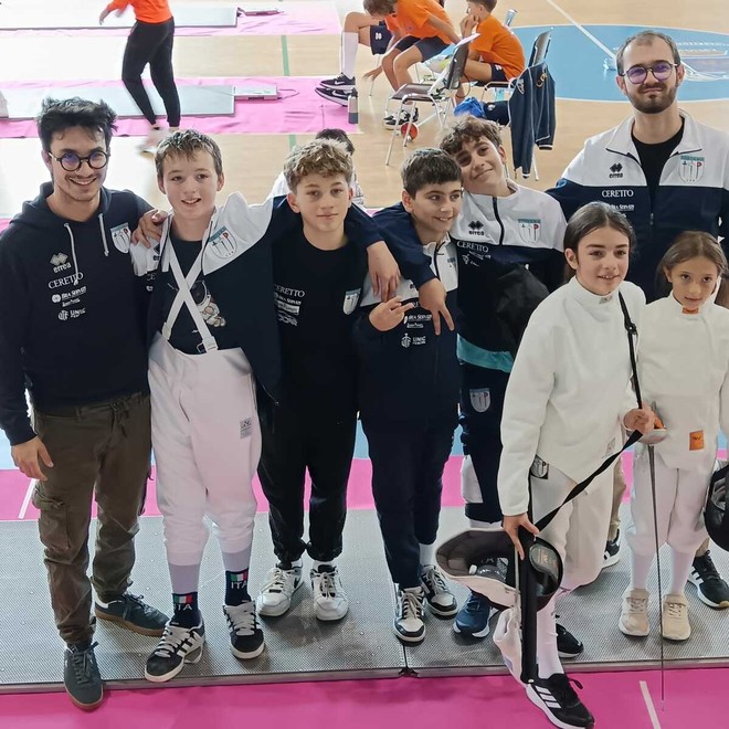 I piccoli spadisti con i tecnici Pasqua e Mandarini I piccoli spadisti con i tecnici Pasqua e Mandarini