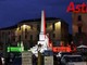 Il monumento astigiano di piazza Roma illuminato con il Tricolore