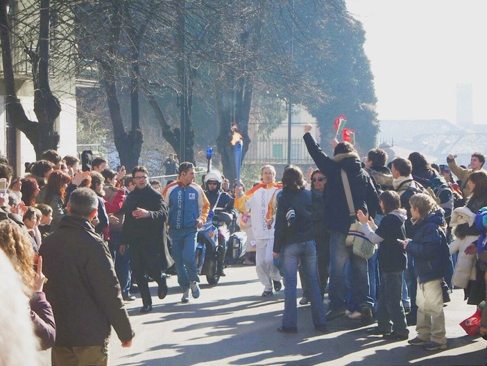 Il passaggio della fiamma olimpica ad Asti, in occasione delle Olimpiadi di Torino 2006 (Ph J.DeM.A.) Il passaggio della fiamma olimpica ad Asti, in occasione delle Olimpiadi di Torino 2006 (Ph J.DeM.A.)
