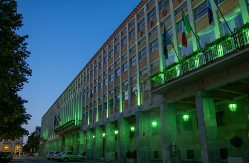 Il Palazzo del Governo si illumina di verde per la Giornata nazionale dei bambini scomparsi Il Palazzo del Governo si illumina di verde per la Giornata nazionale dei bambini scomparsi