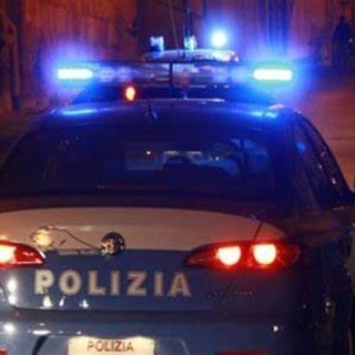 Donna ubriaca alla guida cerca di sfuggire alla polizia con manovre pericolose e fuggendo ad alta velocità