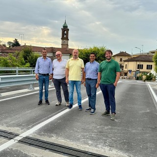 Castelnuovo Belbo: inaugurato il nuovo ponte sul torrente, migliorata viabilità e sicurezza idraulica