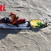 Un'immagine d'archivio dei vigili del fuoco impegnati in un intervento fluviale Un'immagine d'archivio dei vigili del fuoco impegnati in un intervento fluviale